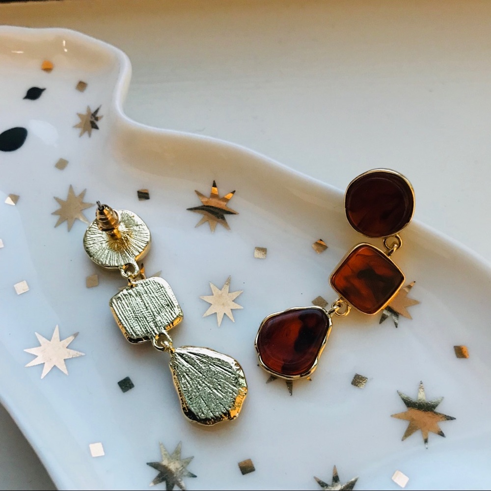 ✨ Brown Marbled Resin Earrings - Picture 2 of 3